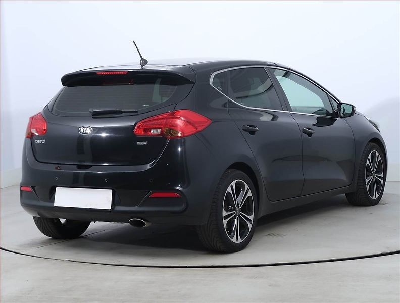 Kia Ceed (2012) 1.6 CRDi, Serv.kniha, Tempomat - fotka 5 z 19