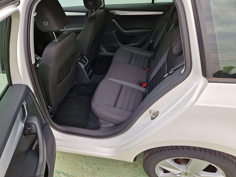 Škoda Octavia 1.6 TDI - fotka 30 z 34