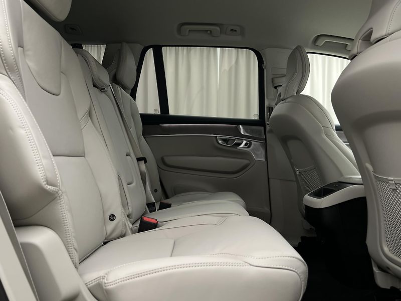 Volvo XC90 (2026) B5 AWD BRIGHT PLUS - fotka 26 z 45