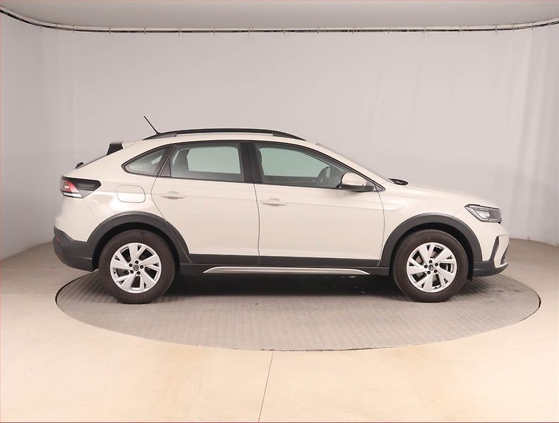 Volkswagen Taigo (2023) Life 1.0 TSI - fotka 6 z 15