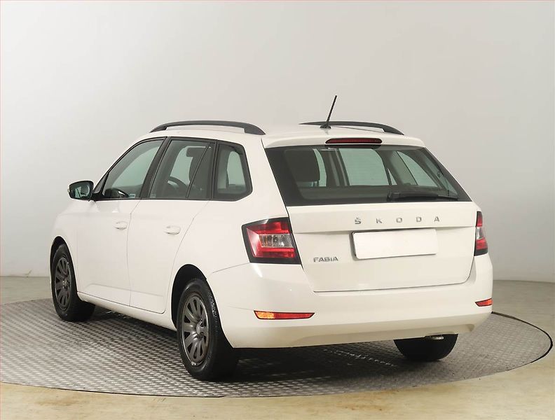 Škoda Fabia (2021) 1.0 TSI - fotka 4 z 15