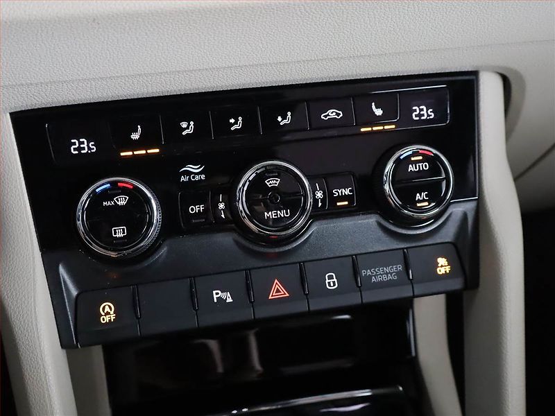Škoda Karoq (2018) Style Plus 1.5 TSI, Automat - fotka 23 z 24