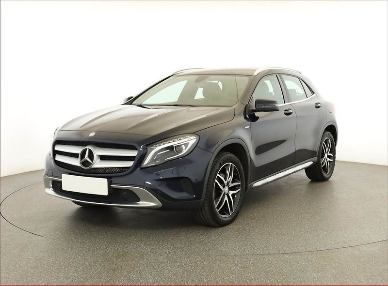 Mercedes-Benz GLA (2017) 200 d 4MATIC, 4X4 - fotka 2 z 20