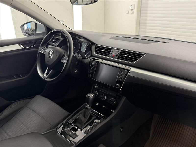 Škoda Superb 2,0 TDI ČR DSG NAVI CARPLAY - fotka 7 z 35