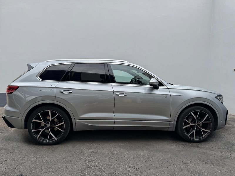 Volkswagen Touareg R-Line V6 3.0 TDI - fotka 6 z 12