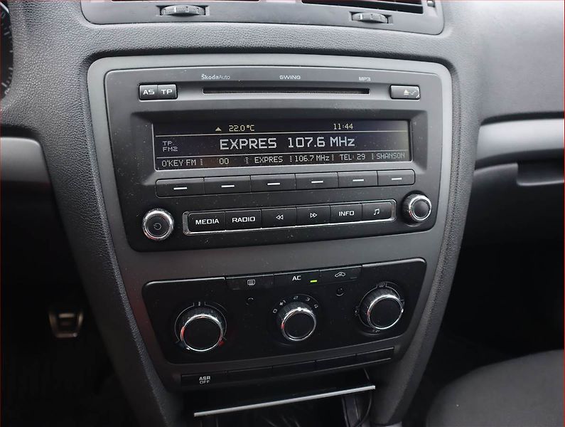 Škoda Octavia (2012) 1.6 TDI, Tempomat - fotka 12 z 16