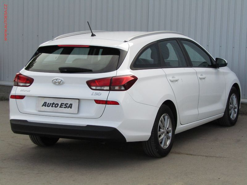 Hyundai i30 (2017) 1.6CRDi, ČR, servis.kniha, AC - fotka 4 z 19
