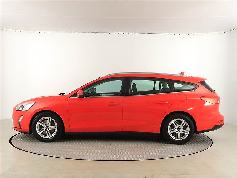 Ford Focus (2020) 1.0 EcoBoost, Tempomat - fotka 3 z 17