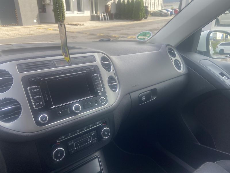 Volkswagen Tiguan (2014) 2.0 TDI - R-line CUP 4x4 - fotka 39 z 47