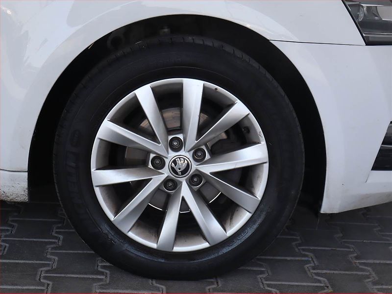 Škoda Octavia (2017) 1.6 TDI, Xenony, Tempomat - fotka 14 z 20