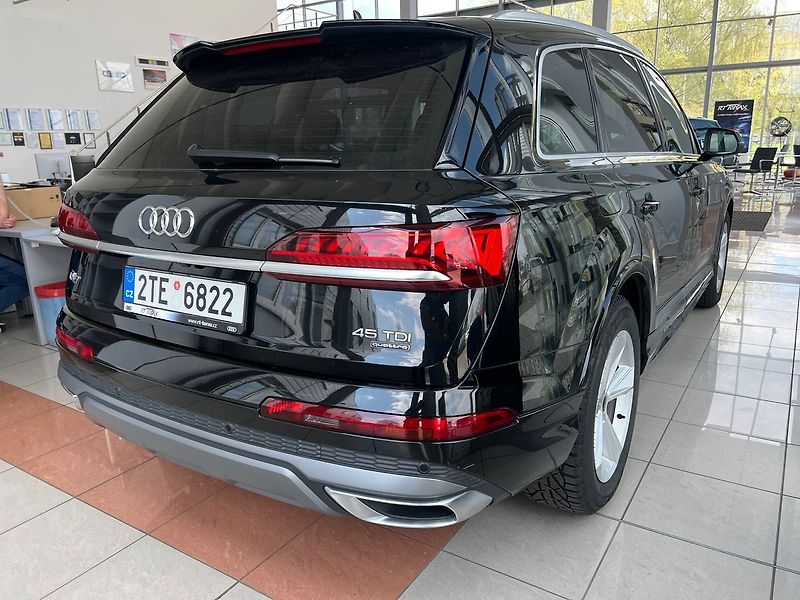 Audi Q7 S-line  45TDI 170kW - fotka 3 z 22