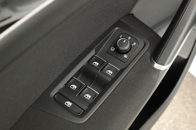 Volkswagen Touran (2016) Highline 2.0 TDI, Automat - fotka 16 z 17