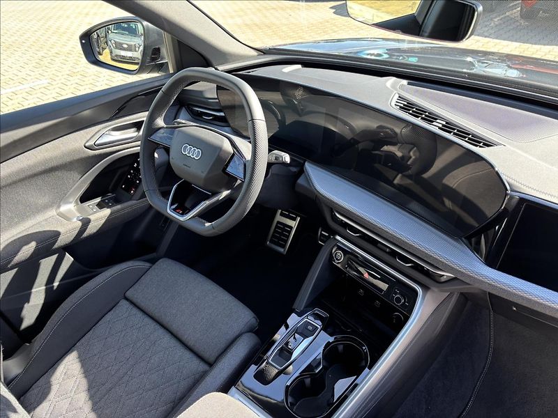 Audi Q5 2,0 TDI 150kW S-Line quattro - fotka 21 z 52