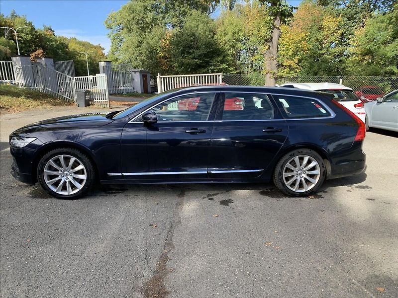 Volvo V90 2,0 D5 AWD MOMENTUM ČR,1.MAJ. - fotka 10 z 23