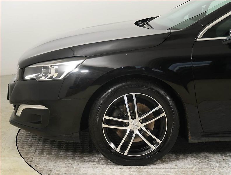 Peugeot 508 (2014) Allure 2.0 HDi, Navi, Tempomat - fotka 15 z 23