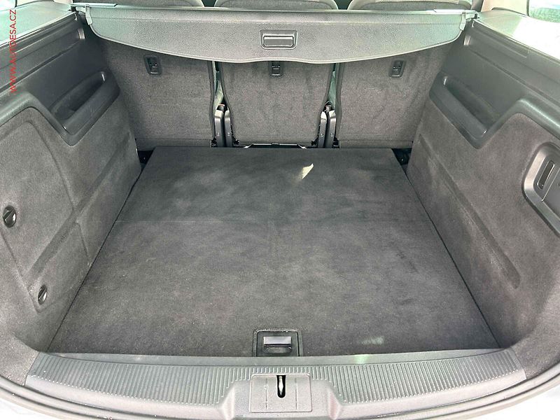 Volkswagen Sharan (2015) 2.0TDI, Navi, autoAC - fotka 7 z 18