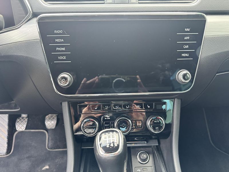 Škoda Superb Ambition - fotka 13 z 33