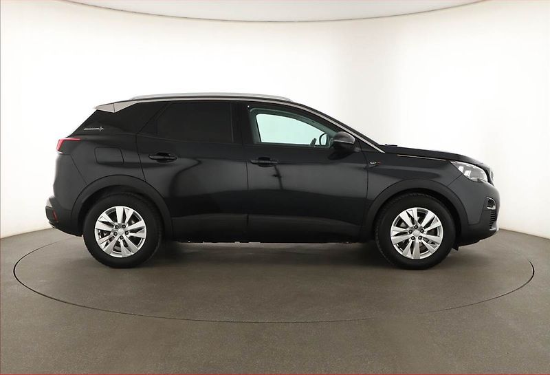 Peugeot 3008 (2019) GT Line 1.5 BlueHDi - fotka 6 z 17