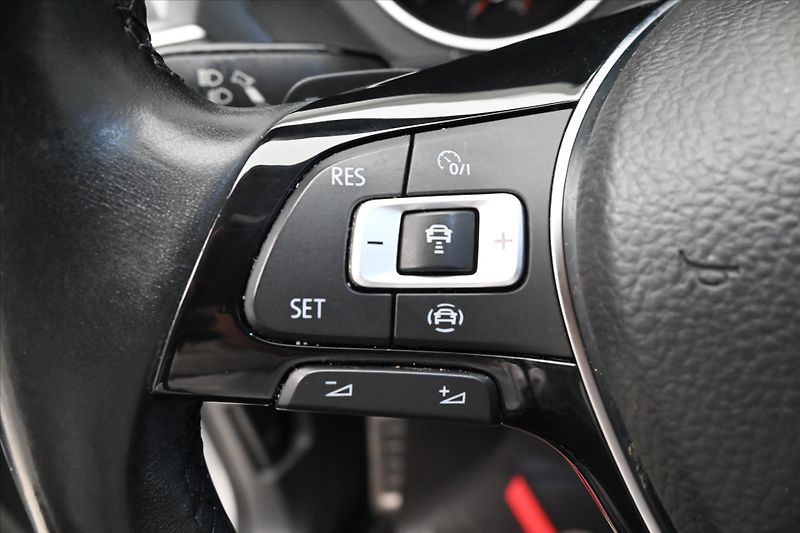 Volkswagen Tiguan 2,0 TDI 110 kW DSG iQ.DRIVE Zá - fotka 23 z 30