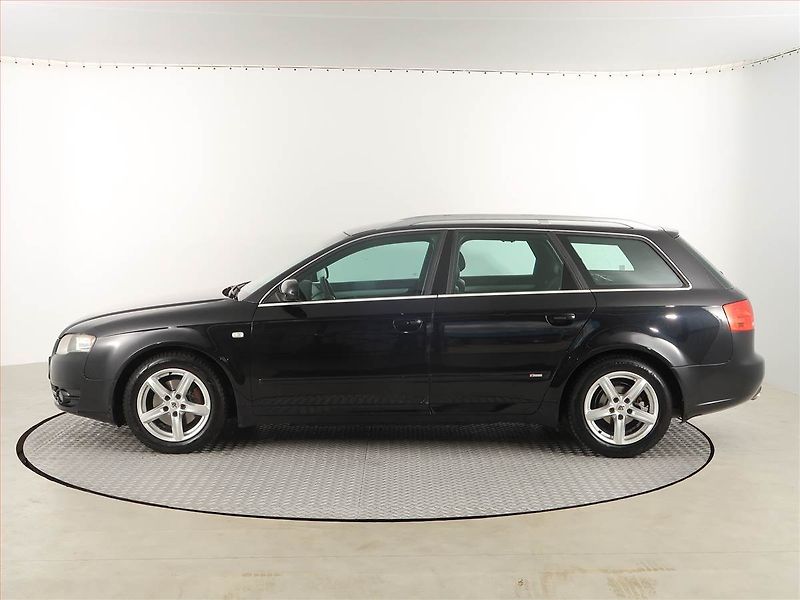 Audi A4 (2005) S-Line 2.0 TDI - fotka 3 z 15