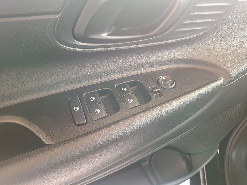 Hyundai i20 1.2i 62KW 2023 - fotka 9 z 14