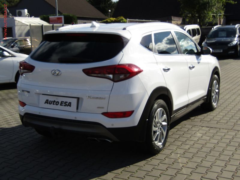 Hyundai Tucson (2015) 2.0 CRDi 4x4, ČR, AT, navi - fotka 4 z 23