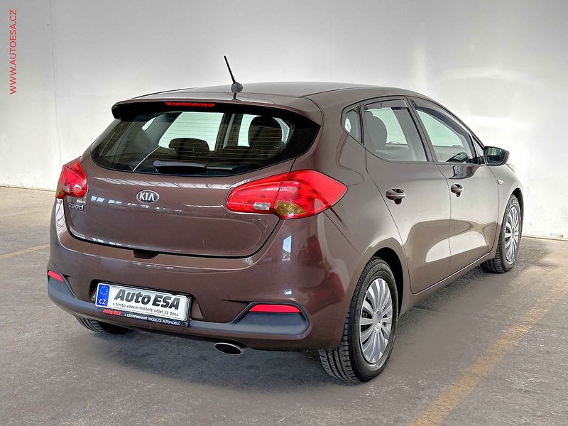 Kia Ceed (2013) 1.4i, ČR, servis.kniha, AC - fotka 4 z 14