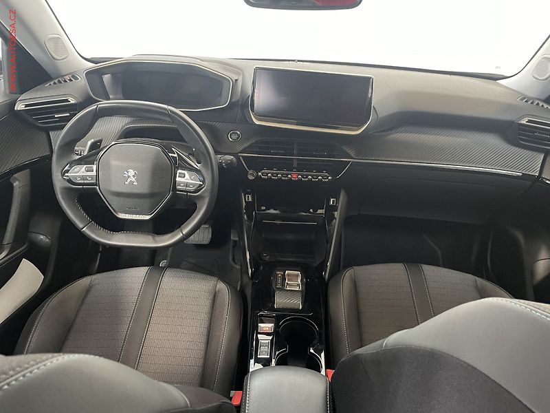 Peugeot 2008 (2022) 1.5 HDi, Allure, AT, LED - fotka 8 z 17