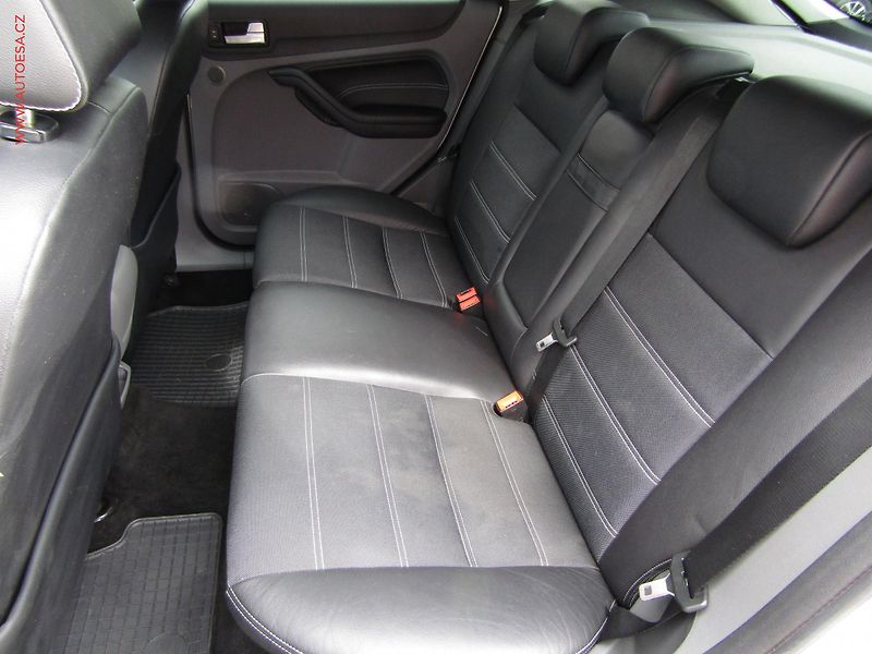 Ford Focus (2009) 1.6 TDCi, Klima - fotka 10 z 16