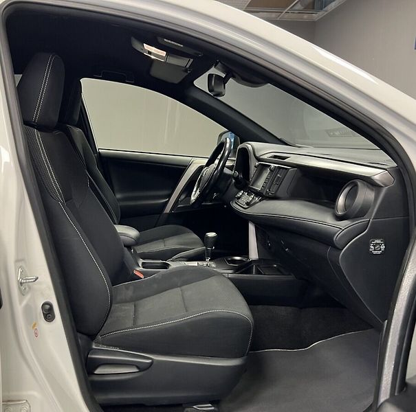 Toyota RAV4 2,5 Hybrid AT AWD Style - fotka 10 z 18