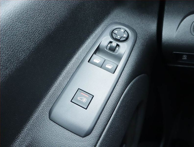 Peugeot Partner (2019) 1.5 BlueHDi, 3Místa, DPH - fotka 17 z 20