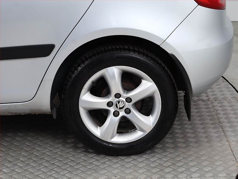 Škoda Fabia (2008) 1.2 12V, po STK, dobrý stav - fotka 12 z 14