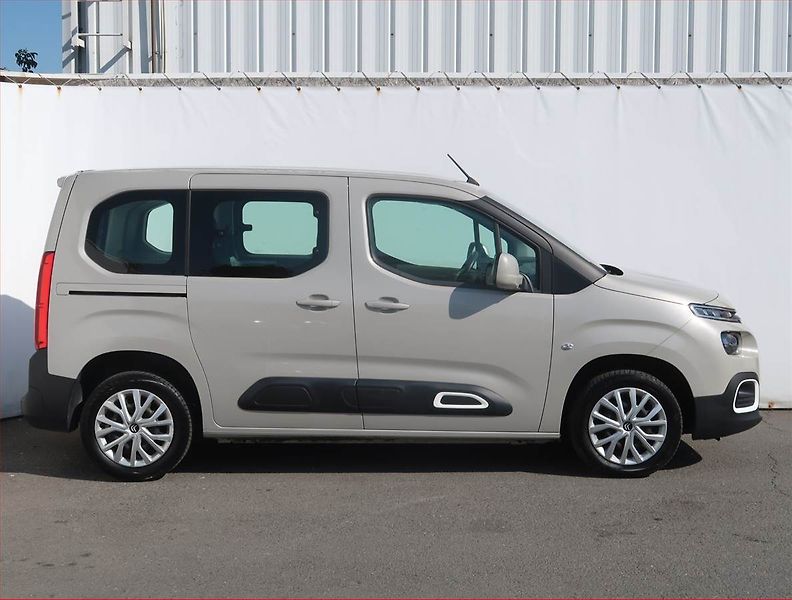 Citroën Berlingo (2021) Feel 1.2 PureTech, 5Míst, ČR - fotka 6 z 18