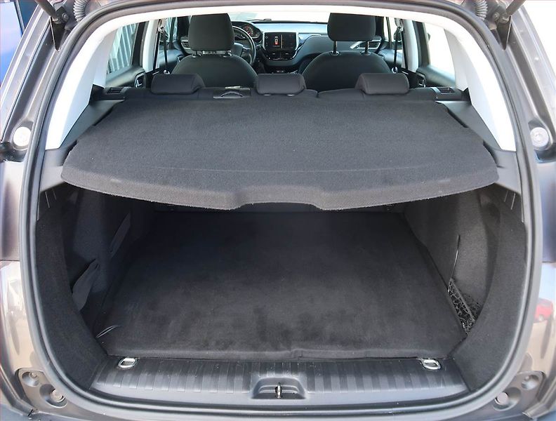 Peugeot 2008 (2018) Active 1.2 PureTech - fotka 13 z 21