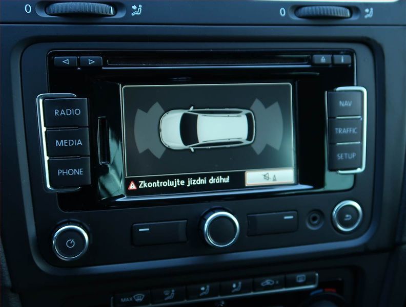 Volkswagen Golf (2013) 2.0 TDI, Park. senzory - fotka 16 z 18