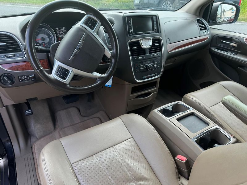 Chrysler Town & Country (2012) 3.6 RT Stown DVD 2012 - fotka 13 z 19