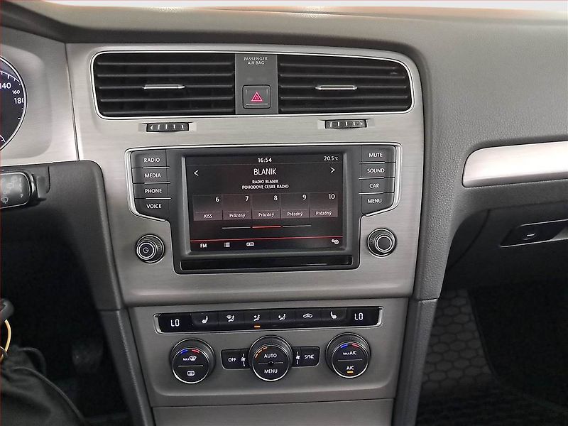 Volkswagen Golf (2015) 1.2 TSI, Kůže, Bi-Xenony - fotka 12 z 20