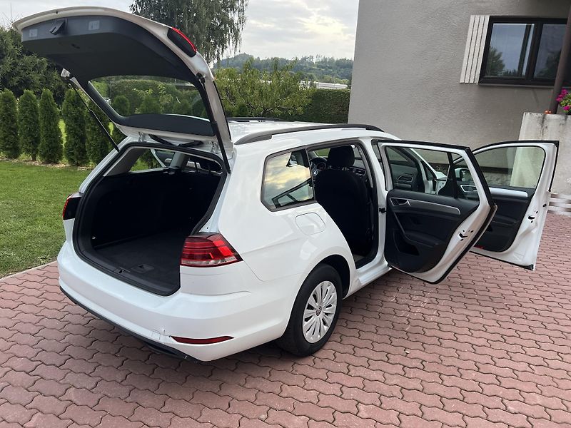 Volkswagen Golf 1.0 TSI 85KW,1 MAJITEL,SERVIS - fotka 27 z 40