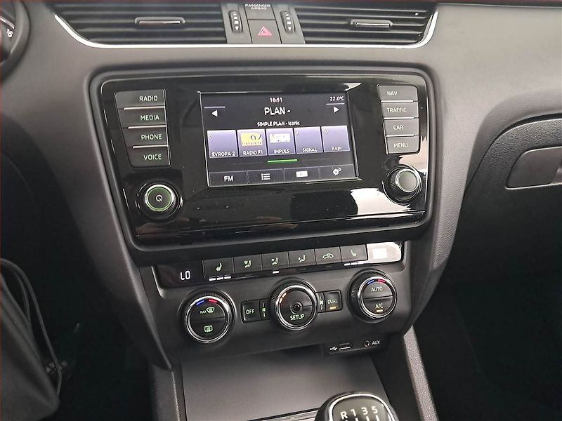 Škoda Octavia (2014) 1.2 TSI, Navi, Park. senzory - fotka 12 z 19