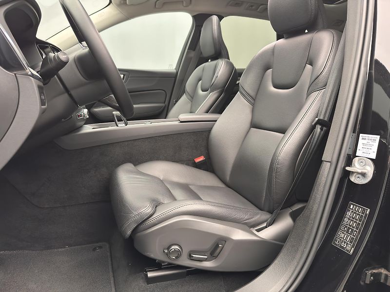 Volvo XC60 T6 AWD RECHARGE BRIGHT PLUS  - fotka 4 z 48
