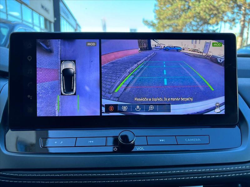Nissan Qashqai 1,3 DIG-T  X-Tronic N-Connecta - fotka 18 z 29