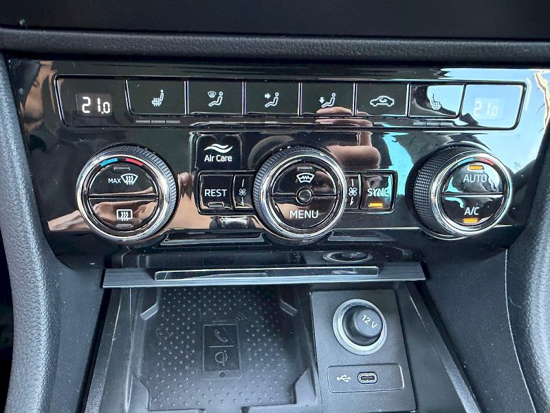 Škoda Superb (2023) 2.0 TDI 110kW DSG Business - fotka 27 z 35