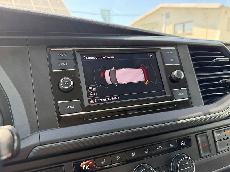 Volkswagen Caravelle T6.1 2,0 TDI 110 kW 7° DSG - fotka 21 z 33
