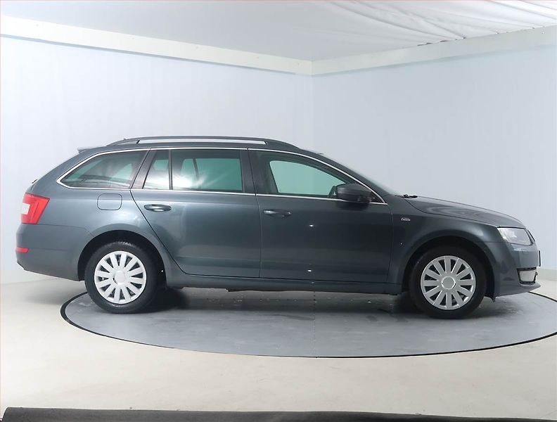 Škoda Octavia (2015) Edition 2.0 TDI, Automat, Navi - fotka 6 z 14