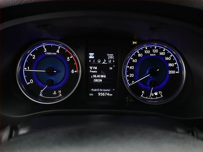 Toyota Hilux (2017) Executive 2.4 D-4D - fotka 9 z 20