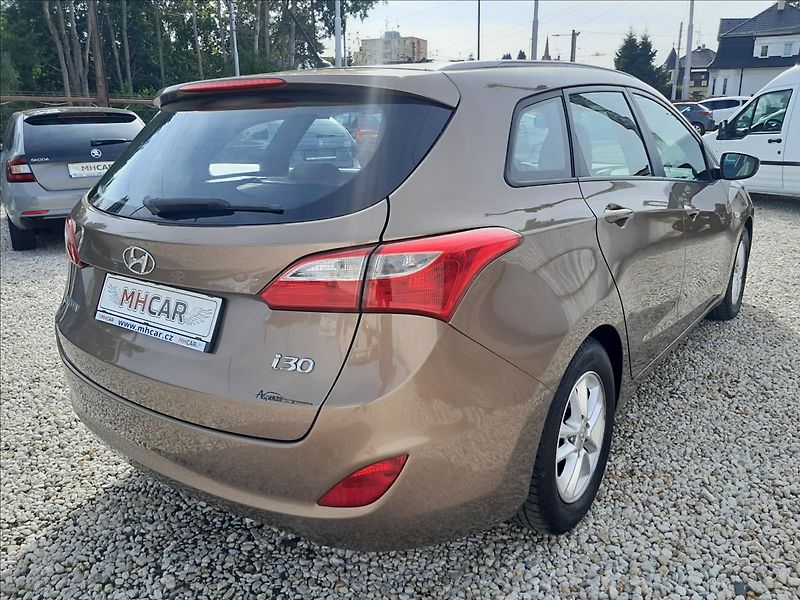 Hyundai i30 1,4i16V 73kW - fotka 7 z 48