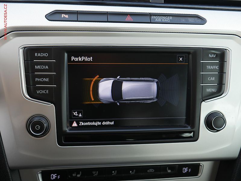 Volkswagen Passat (2015) 2.0 TDi, Comfortline, panor - fotka 12 z 18