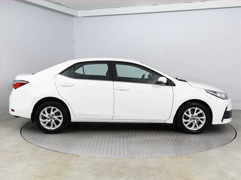 Toyota Corolla (2019) 1.6 Valvematic, Tempomat - fotka 6 z 16