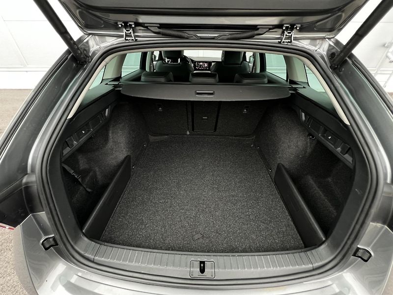 Škoda Octavia 2.0TDI DSG 110kW Style DPH  - fotka 22 z 24