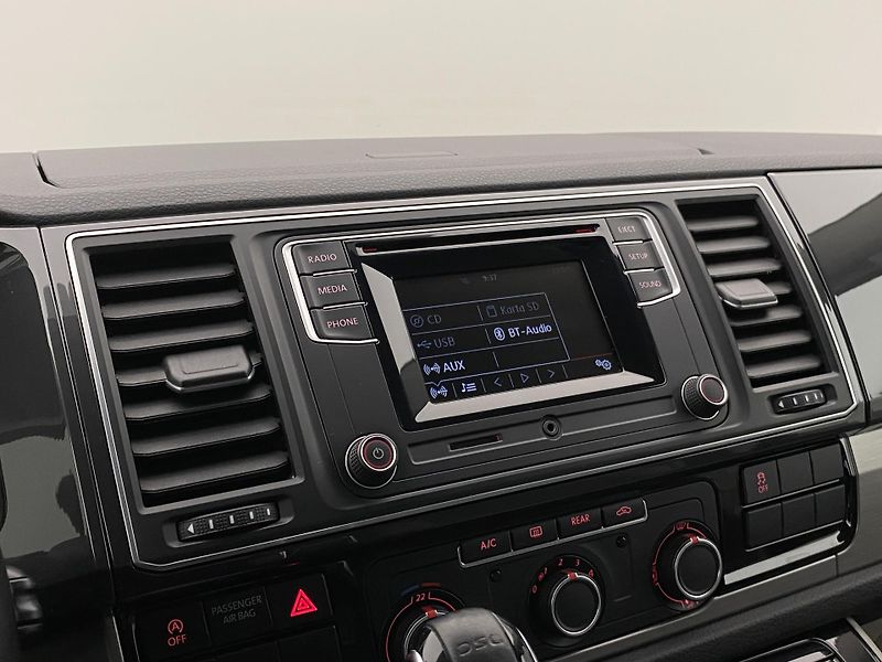 Volkswagen Multivan 2.0TDI 170kW 4MOTION DSG 7míst - fotka 33 z 34